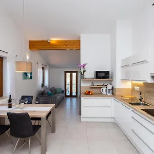 https://apartments-krusec.in-istria.net