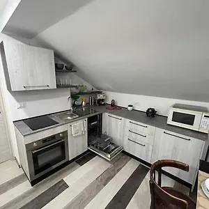 apt-mansarda-in-pieno-centro.hotelitalianriviera.com/