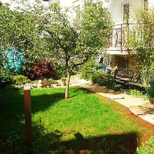 https://apartmani-komunela.in-istria.net